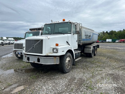 1998 Volvo WG Water Truck