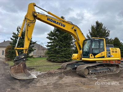 2022 Komatsu PC210LC-11 Escavatore cingolato