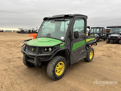 John Deere XUV 835M 4x4 مركبة متعددة الأغراض