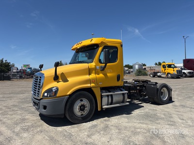 2016 Freightliner Cascadia 125 4x2 Day Cab Truck Tractor