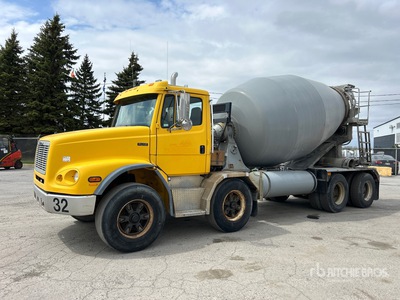 2000 Freightliner FL112 8x4 Twin-Steer Beton-Fahrmischer
