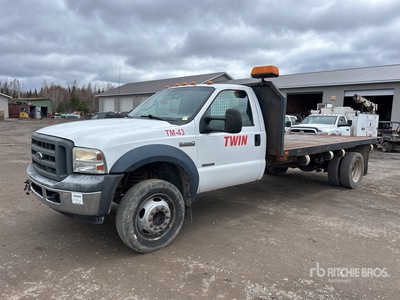 2007 Ford F-550 4x4 Flatbed Truck