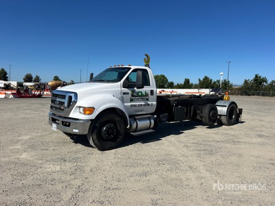 2015 Ford F-750 XL 4x2 Roll-Off Truck