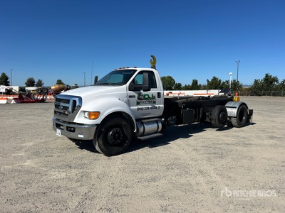 2015 Ford F-750 XL 4x2 Roll-Off Truck
