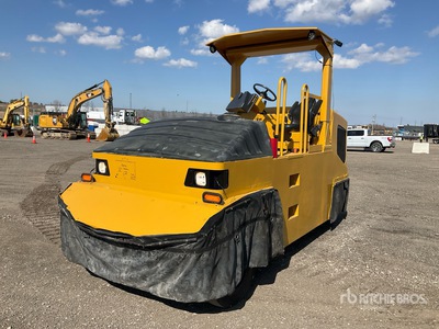 2002 Cat PS-150B 9 Wheel Pneumatic Roller