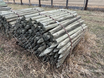 Quantity of (175) 6 ft X 3 in Fence Post その他 - 店舗 & 倉庫