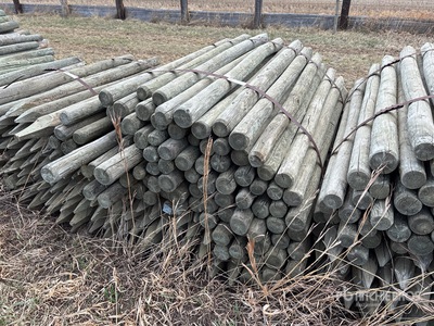 Quantity of (175) 6 ft X 3 in Fence Post その他 - 店舗 & 倉庫