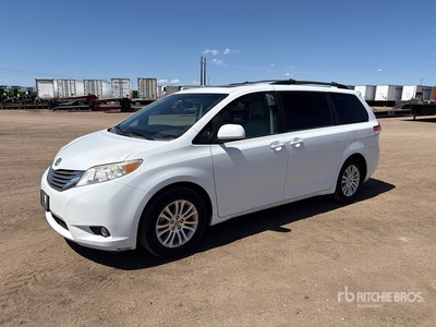 2011 Toyota Sienna Busje
