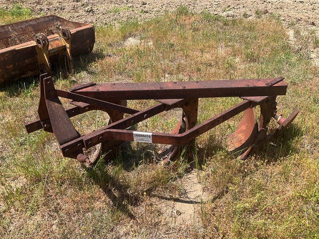 5 ft 3-Point 3 Bottom Breaking Plow 5 ft 3-Point 3 Bottom Breaking Plow