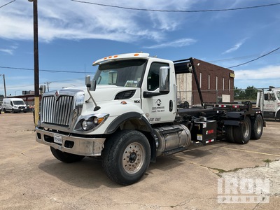 2022 International HV607 HV 6x4 Roll off truck Camión rodante