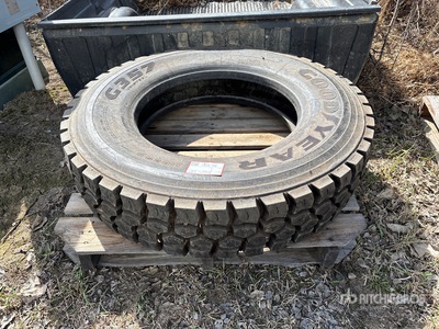 11R24.5 を見 Tires