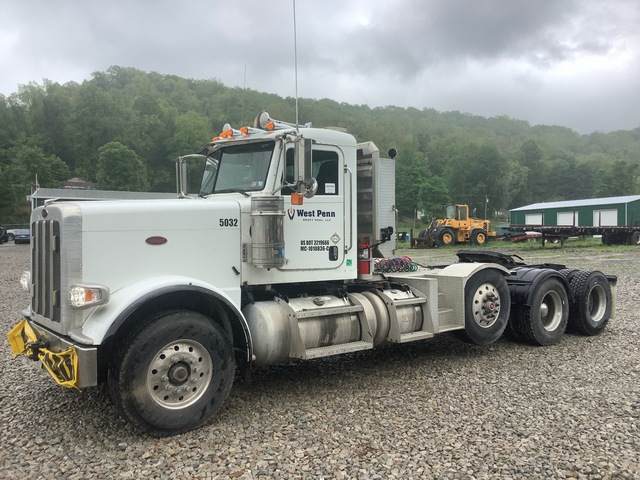 2013 Peterbilt 388 8x4 Heavy Haul Tri/A Day Cab Truck Tractor