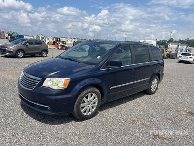 2013 Chrysler Town and Country Minivan