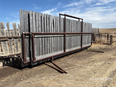 Quantity of (2) x 8 ft 7 in 風よけフェンス