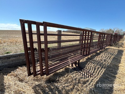 Quantity of (4) Free Standing 24 ft x 66 in パネル