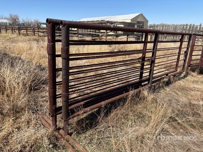 Quantity of (2) Free Standing 16 ft x 66 in パネル