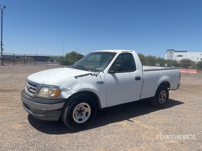2000 Ford F-150 XL 4x2 Pickup