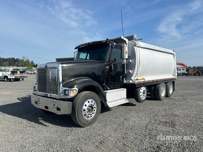 2001 International 9900i 8x4 Tri/A Dump Truck