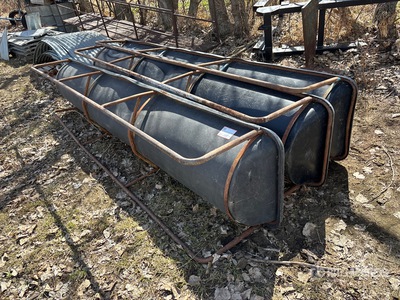 Quantity of (3) 11 ft X 2 ft 家畜用フィーダー