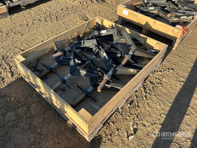 Quantity of (13) Synergy 10000 lb Pipe Stand V-Heads (Unused)