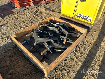 Quantity of (14) Synergy 10,000lb Pipe Stand V-Heads (Unused)