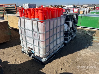 Quantity of (80) Reflective Traffic Delineators ادوات صناعية متنوعة