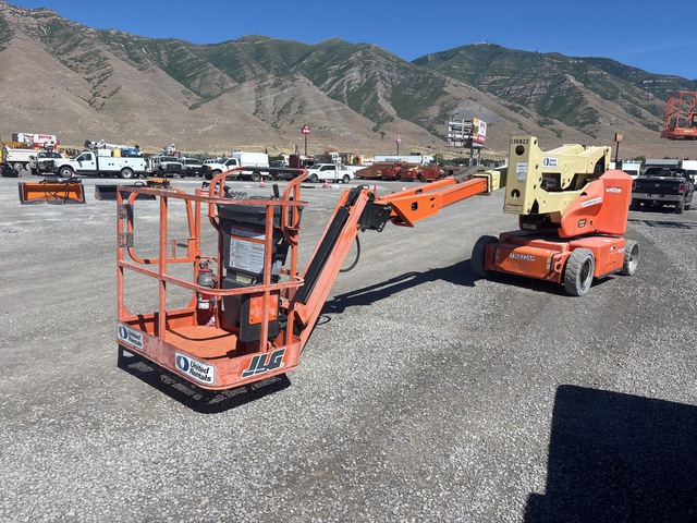 2014 JLG E400AJPN 2WD Articulating Boom Lift