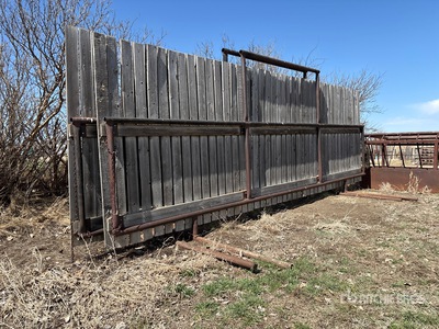 Quantity of (2) 24 ft x 8 ft 7 in 風よけフェンス