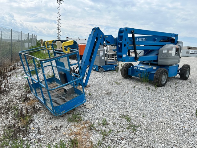 2015 Genie Z-45/25J 2WD Electric Articulating Boom Lift