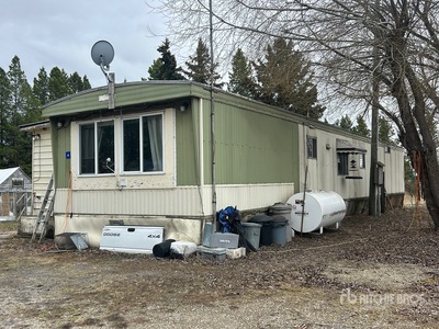 1974 Atco 2 Unit 65 ft x 14 ft Mobile Home with Deck and Porch Divers - Structure portative