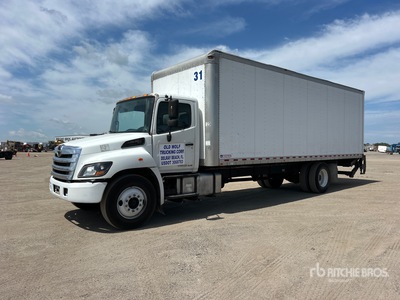 2017 Hino 268 4x2 شاحنة فان