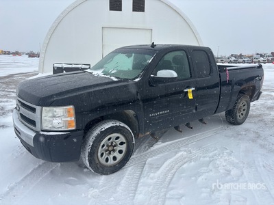 2011 Chevrolet Silverado 1500 LS 4x4 Extended Cab Pickup