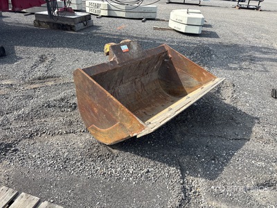 60 in Q/C Cleanup Excavator Bucket - Fits Komatsu PC200LC-8