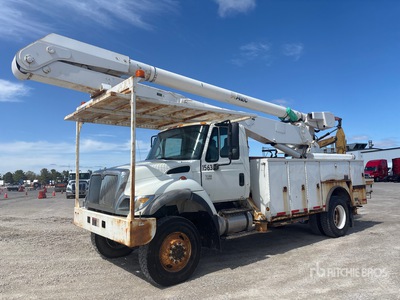 2005 Altec AA755L 55 ft on 2006 International 7300 4x4 Cable Placer Bucket Truck
