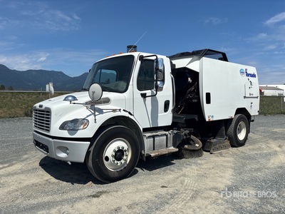 Schwarze A7 Tornado on 2016 Freightliner M2 106 Veegwagen
