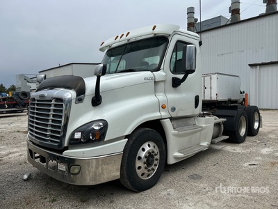 2016 Freightliner Cascadia 125 6x4 T/A Day Cab Truck Tractor