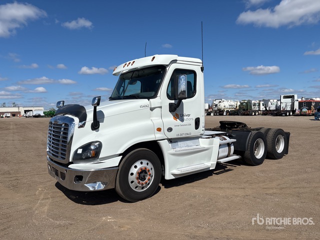 2016 Freightliner Cascadia 125 6x4 T/A Day Cab Truck Tractor