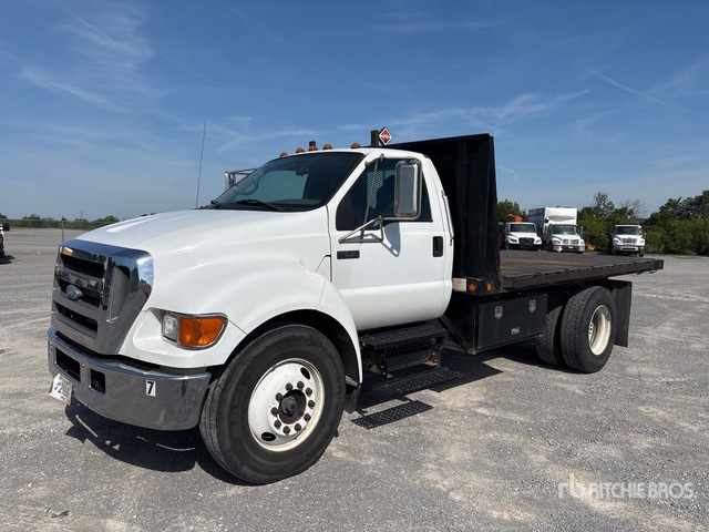 2007 Ford F-650 4x2 Flatbed Truck