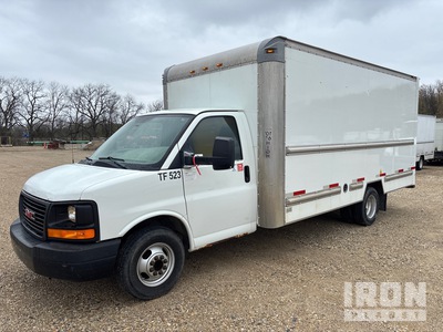 2012 GMC Savana 4x2 شاحنة فان