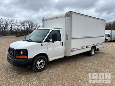 2011 GMC Savana 4x2 شاحنة فان