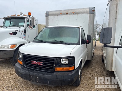 2010 GMC Savana 4x2 شاحنة فان