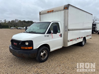 2008 GMC Savana 4x2 شاحنة فان