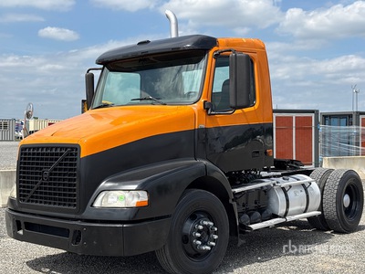 2007 Volvo VNM Ciągnik siodłowy z kabiną dzienną S/A