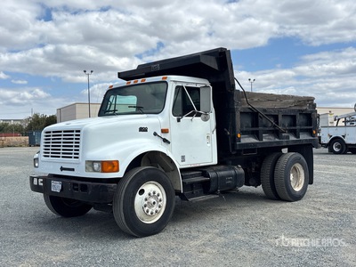 1995 International 4900 4x2 S/A Dump Truck