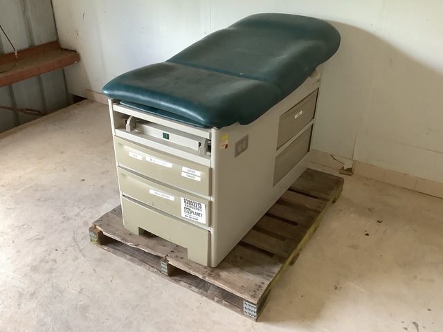 Brewer Access Examination Table