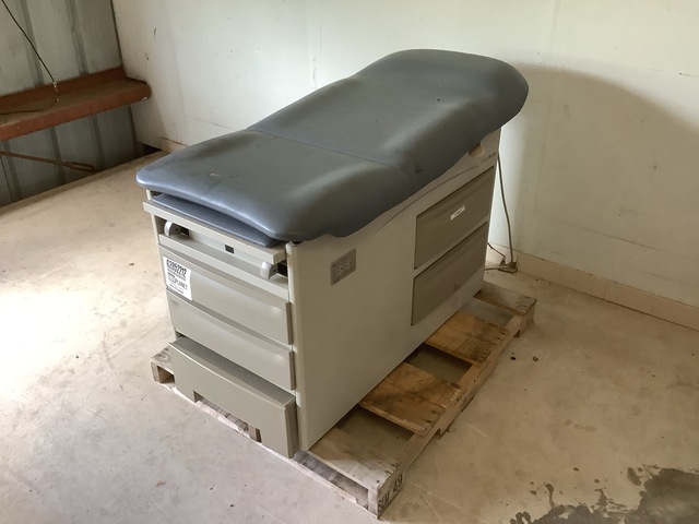 Brewer Access Examination Table