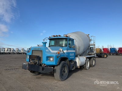 1998 Mack DM690S 6x4 Mixer Truck