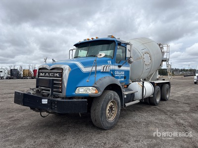 2009 Mack GU813 6x4 Camion hormigonera