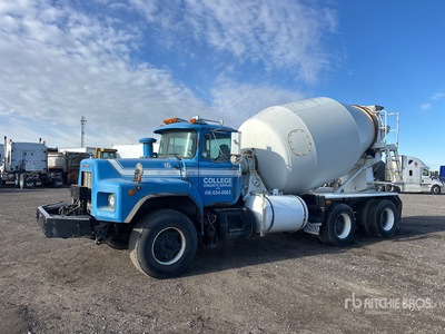 2001 Mack RB688S 6x4 Mixer Truck
