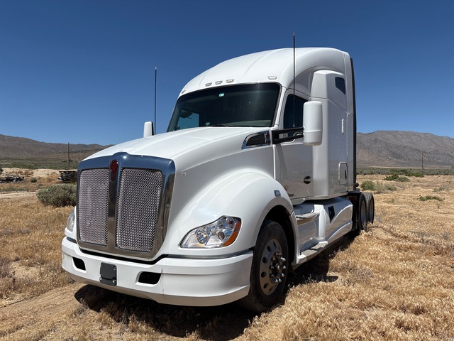 2016 Kenworth T680 6x4 T/A Day Cab Truck Tractor